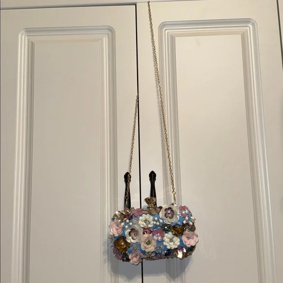 Bebe Los Angeles Daisy Clutch - Picture 3 of 6